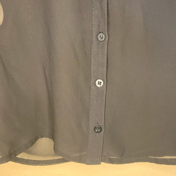 Decree Cropped Button Up - Picture 3 of 4